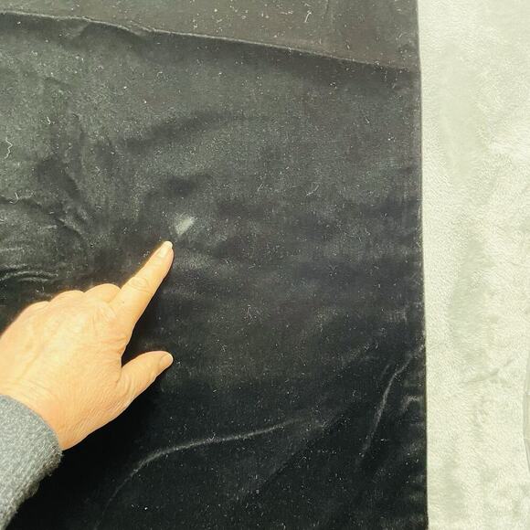 Wide Velvet Table Runner Rectangular Black 20.5"x70" Goth Halloween - Picture 4 of 4